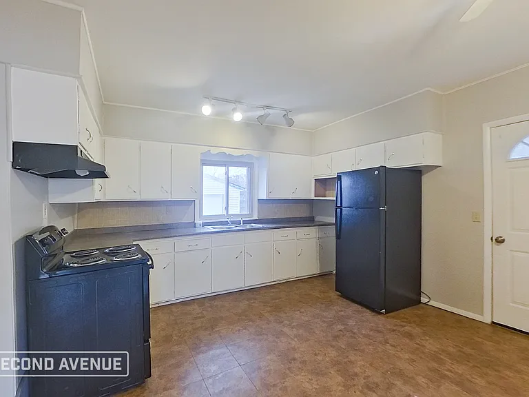 1635 Bronson Rd — Photo 5
