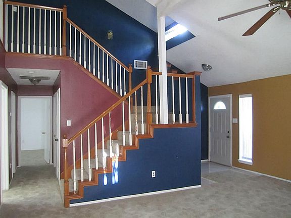 4th image of 1303 Valley Landing Dr