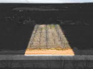 1118 E Landings Rd N, Granbury, TX 76049