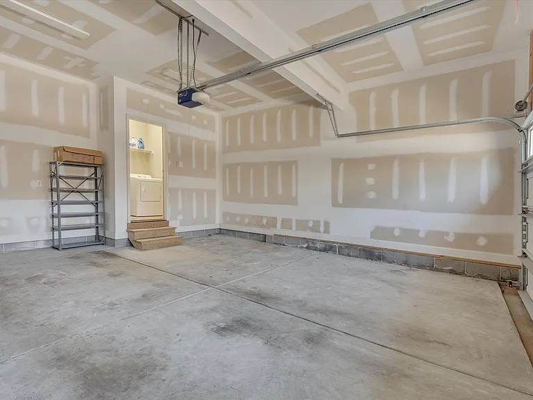 320 Lawrence Rd — Photo 24