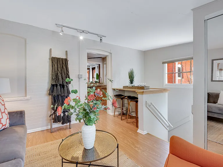 719 S Clarkson St — Photo 23