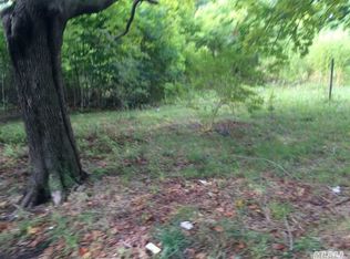 1600 E Forks Rd, Bay Shore, NY 11706