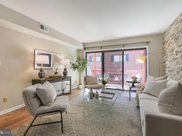 204 Skyhill Rd APT 4, Alexandria, VA 22314