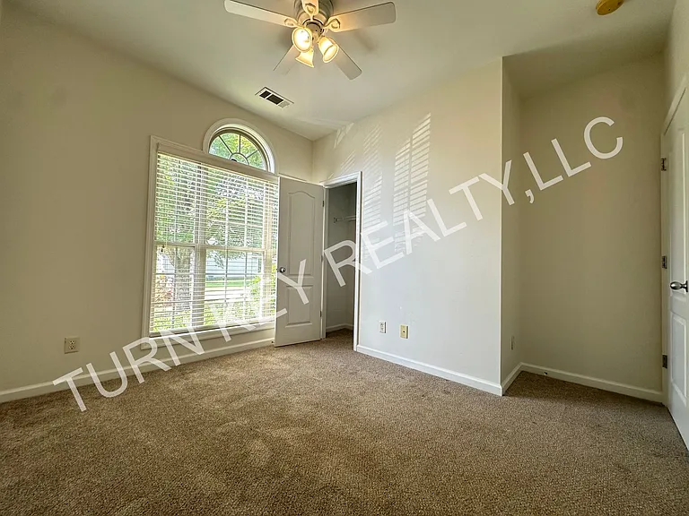 114 Vann Cir — Photo 11