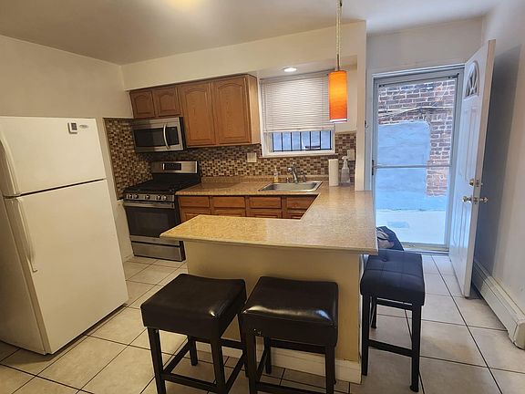 2nd image of 2432 Wallace Ave #1