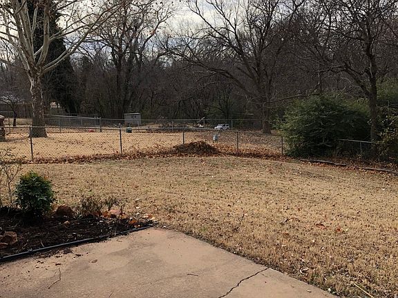 3rd image of 1623 Edgewood Dr
