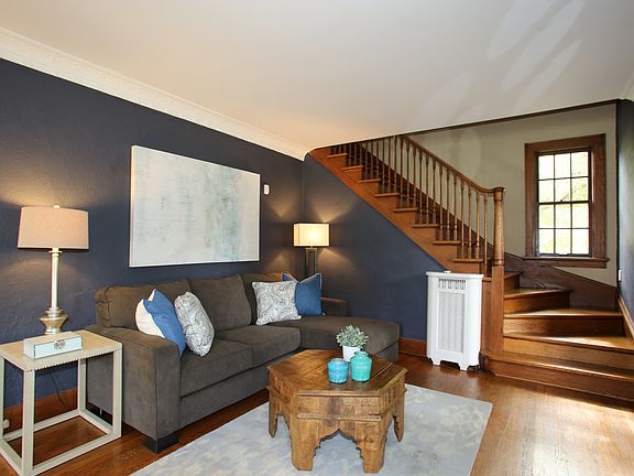2nd image of 1401 E Kenmore Pl
