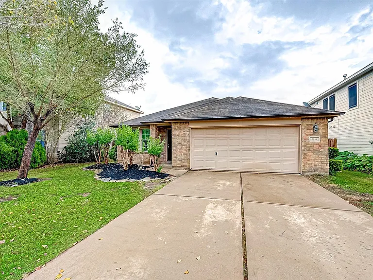 7910 Raven Creek Ln — Photo 3