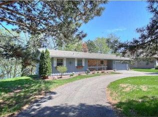 9371 Kiowa Trl, Chanhassen, MN 55317