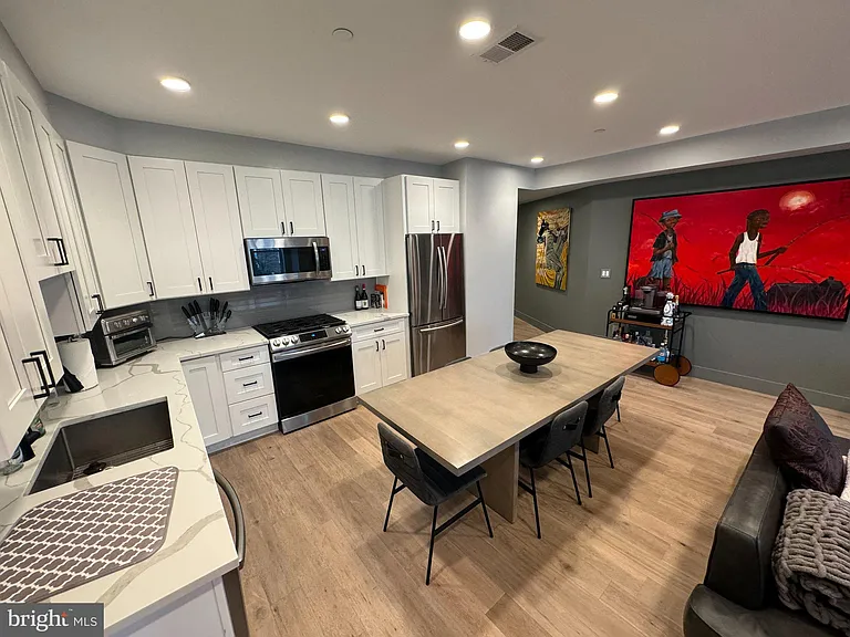 646 Newton Pl NW #201 — Photo 3
