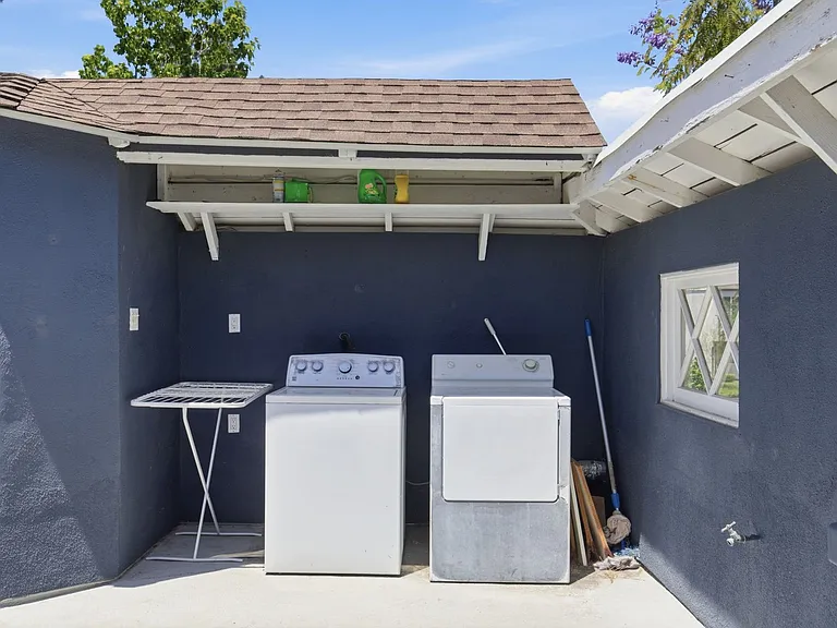 12334 Moorpark Street — Photo 10