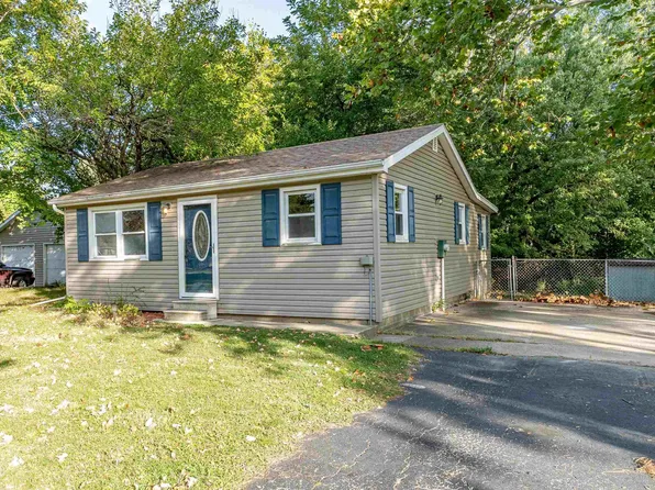 403 Hope St, Washington, IL 61571
