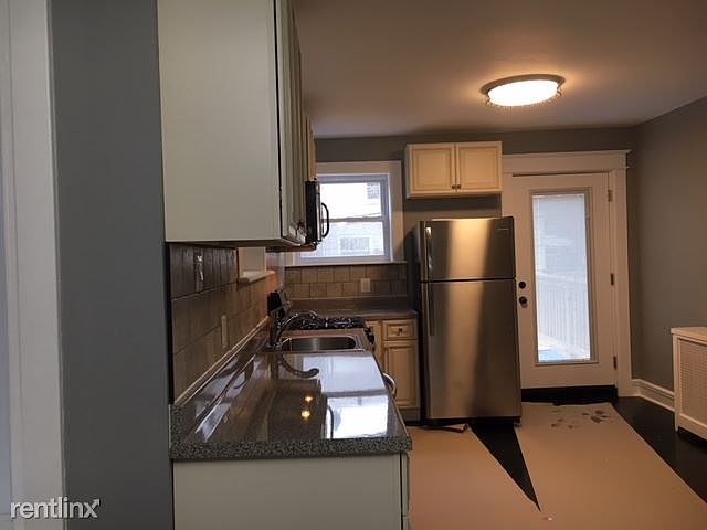 1st image of 1844 Roselyn St