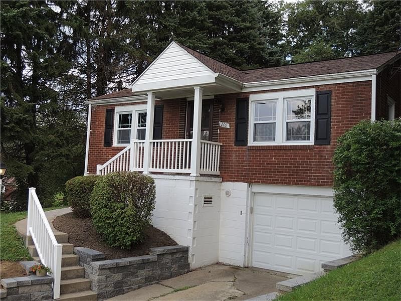 1st image of 209 Willow Dr