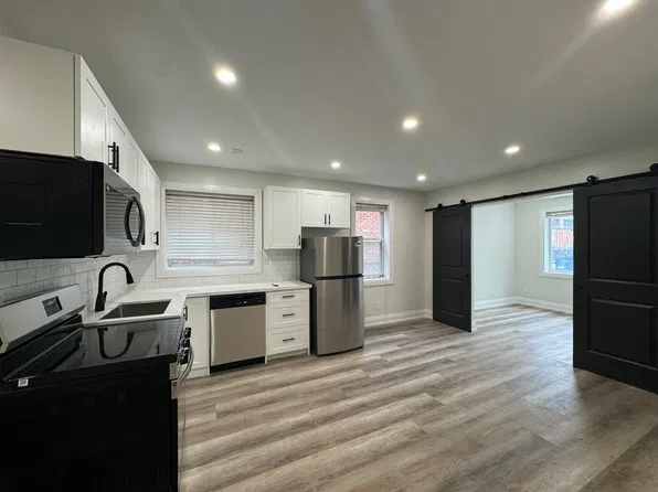 781 Main St E #1, Hamilton, ON L8M 1L3