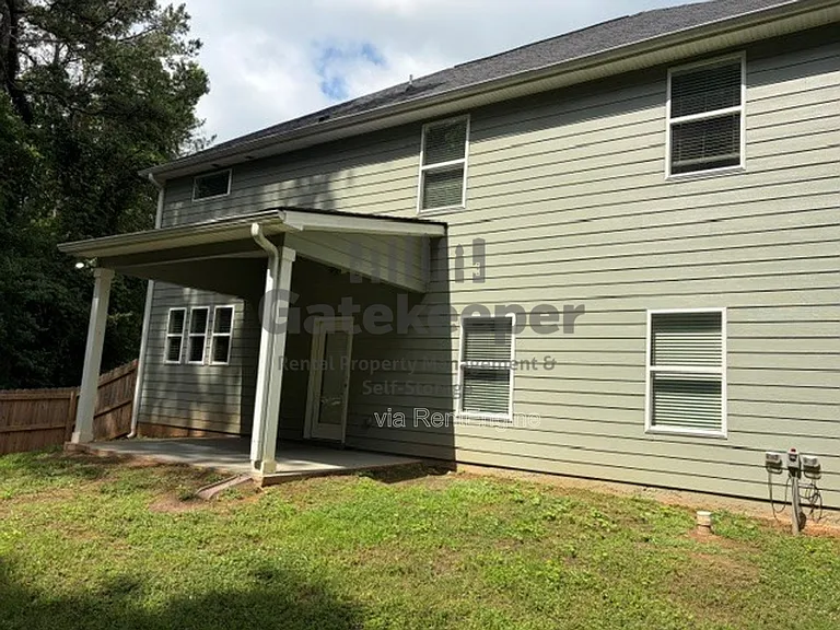 205 Valley View Dr — Photo 3