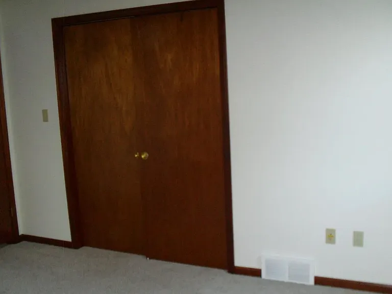 894 Swann Rd — Photo 7