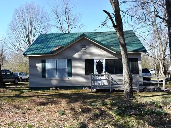 1038 E Woodrow St, Milan, TN 38358