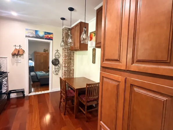 (undisclosed Address), Pleasantville, NY 10570