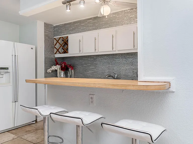 302 Lincoln Ave #10 — Photo 29