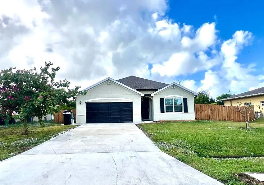 4 bed, 2.0 bath, 2000 sqft, $2,900 — Photo 2