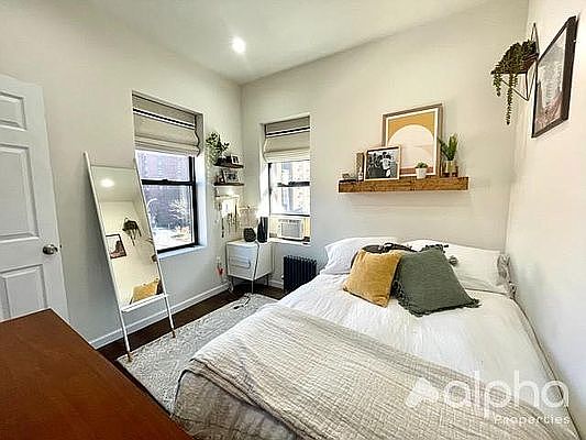 4th image of 339 1st Ave APT 4