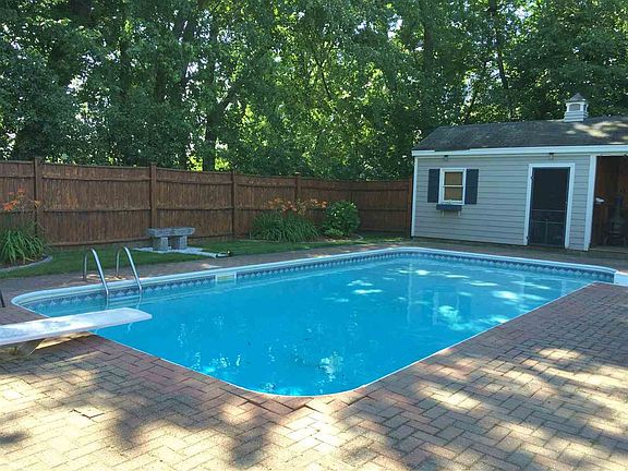 5th image of 42 Richardson Ct