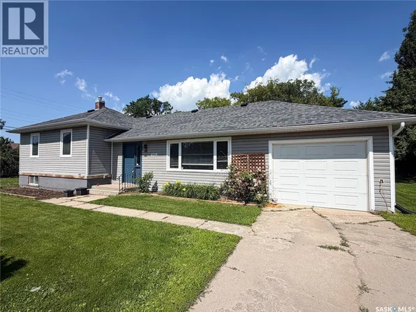 420 1st St W, Meadow Lake, SK S9X 1E5