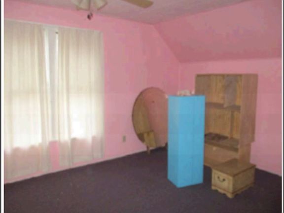 Large upstairs bedroom 