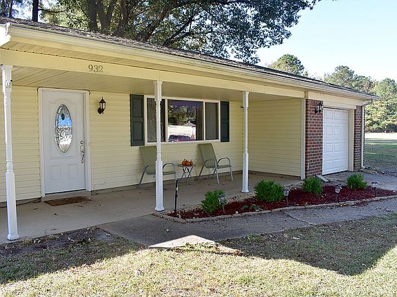 2nd image of 932 Sir Lancelot Dr