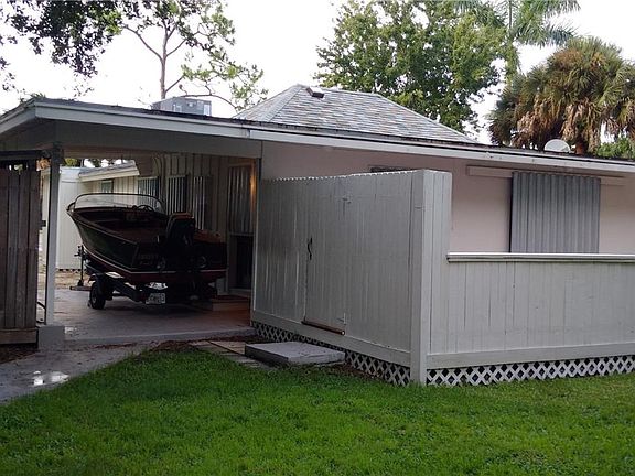 3rd image of 566 SW 34th Ter