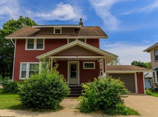 203 W Pershing Dr, Brooklyn, IA 52211