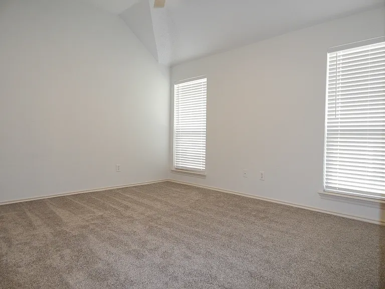 1412 Wesley Dr — Photo 16