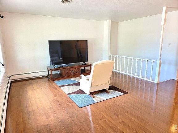 3rd image of 1121 Fairhurst St