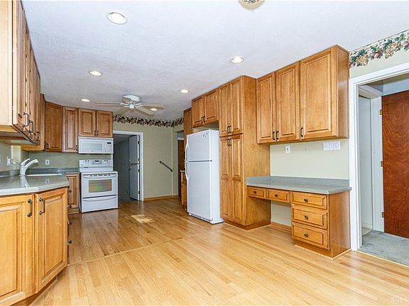 4th image of 268 E Elmwood Dr