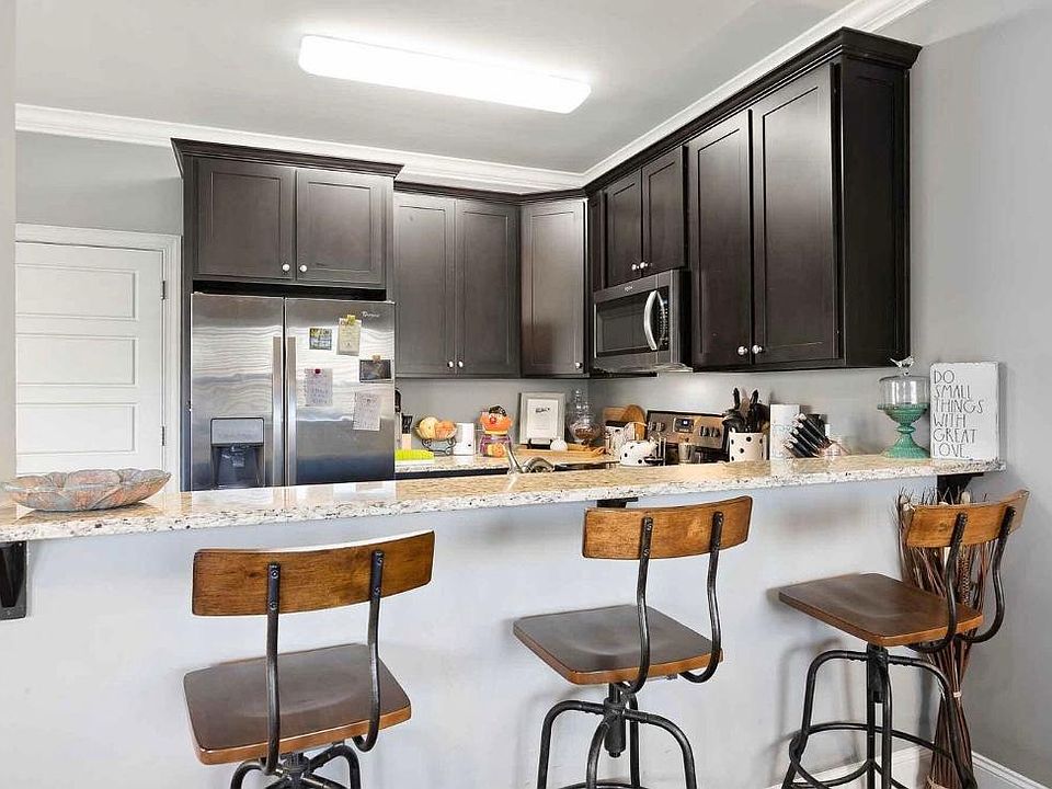 1st image of 723 Ladd Ave #723