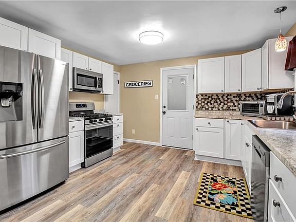 5th image of 1572 Meadow Dr