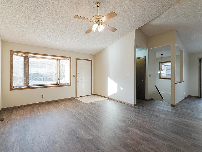 3222 S 51st Pl — Photo 3