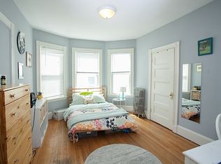 3 Kinnaird St #2F, Cambridge, MA 02139
