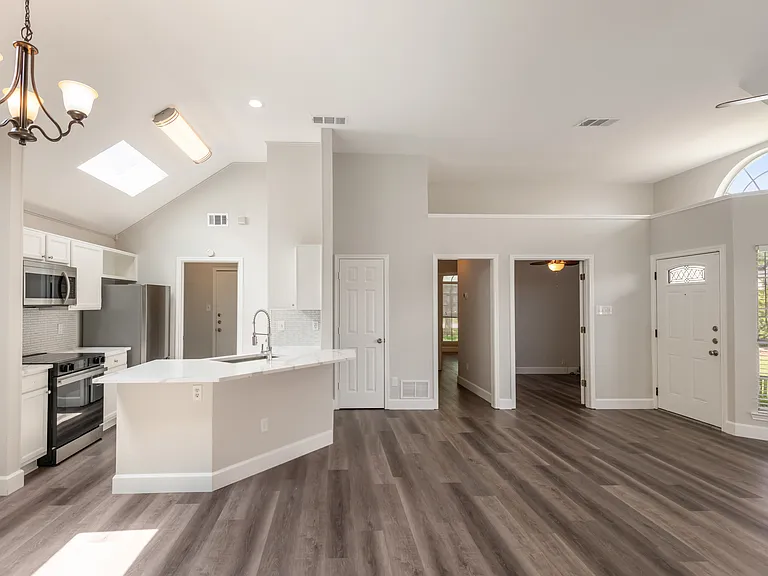 2212 Lakeshore Dr — Photo 9