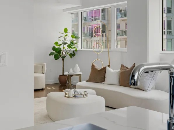 800 Avenue At Port Imperial image 6 of 41