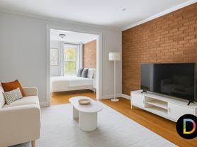 17 W 103rd St