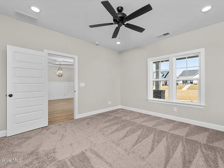 915 Sandpiper Xing — Photo 13