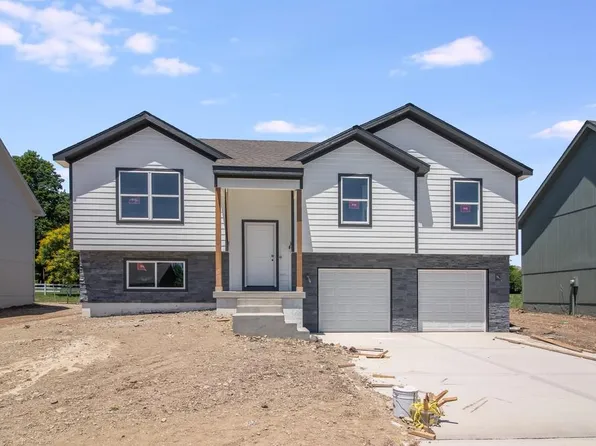 21404 W 216th St, Spring Hill, KS 66083