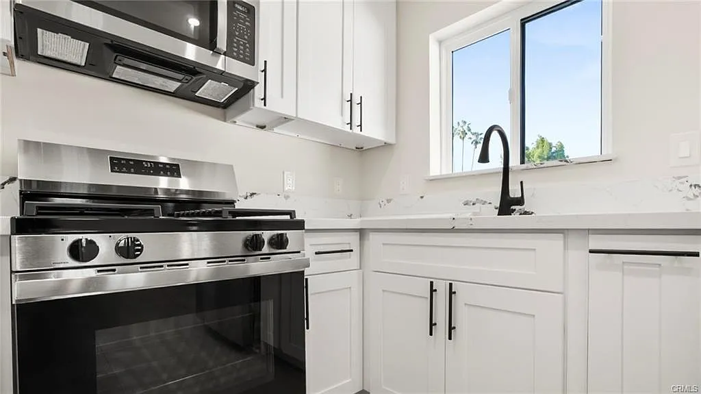 1 bed, 400 sqft, $2,000 — Photo 3