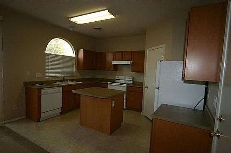 2nd image of 1218 E Bowker St