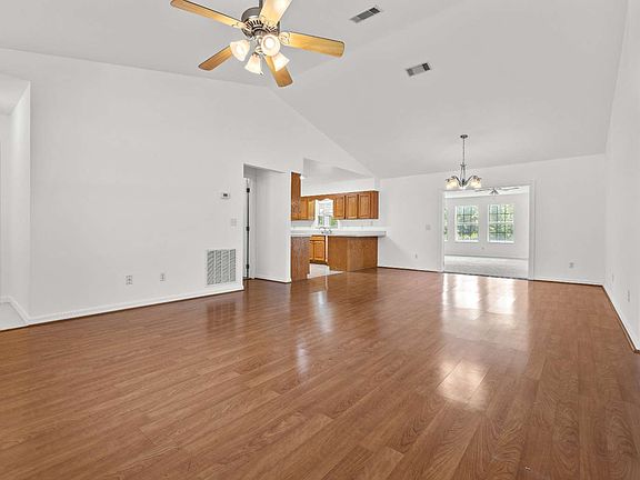 4th image of 126 SW Story Pl