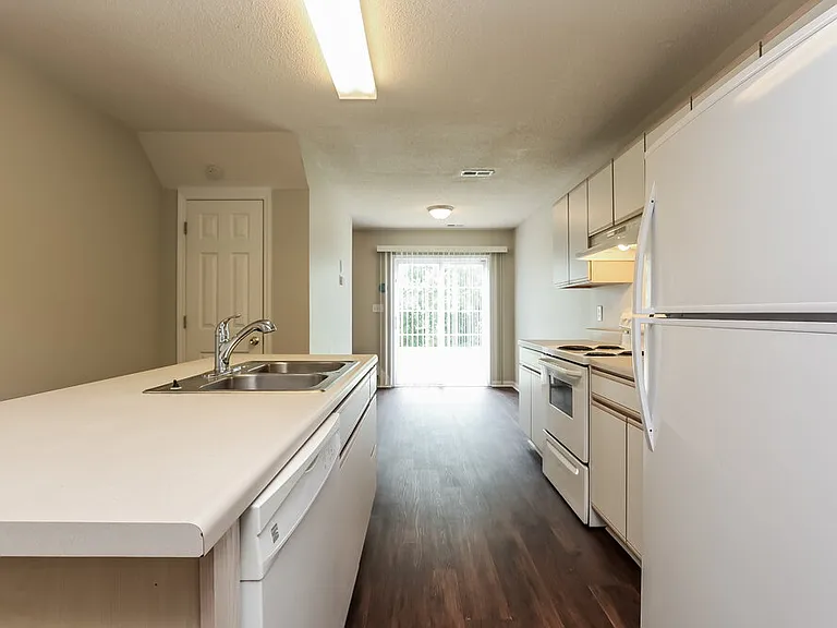1464 Rochester Dr — Photo 7
