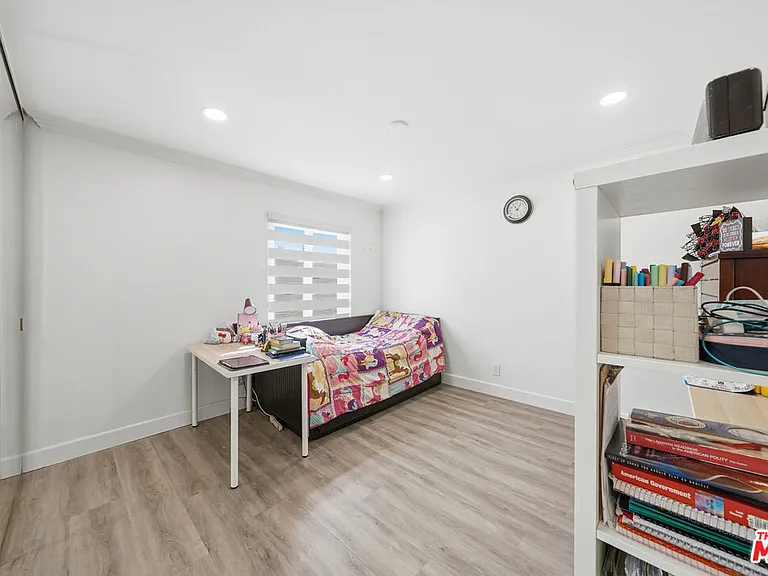 3442 Del Amo Blvd — Photo 2