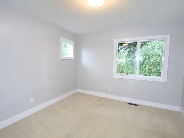1090 Oakwood Dr — Photo 23